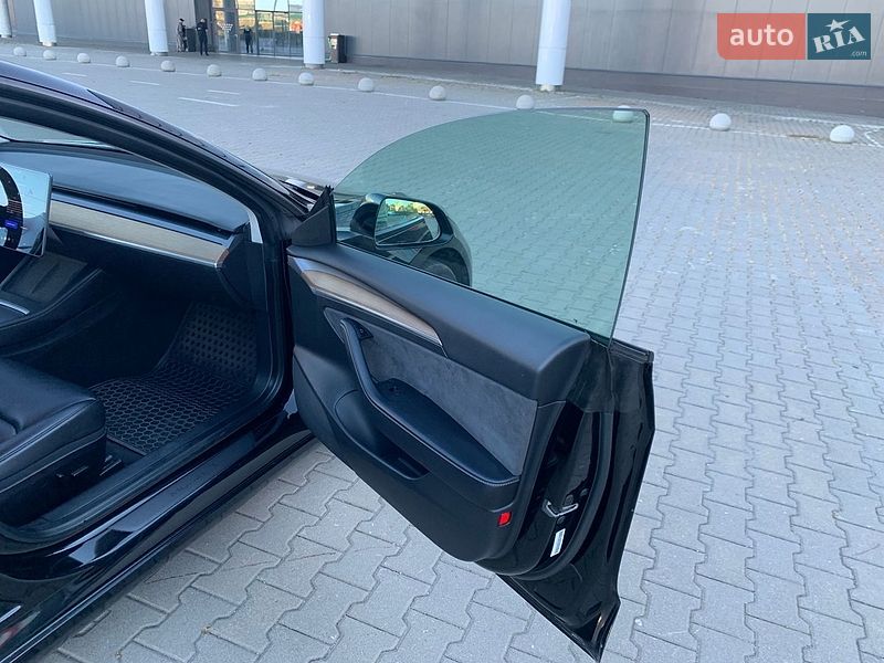 Седан Tesla Model 3 2022 в Киеве