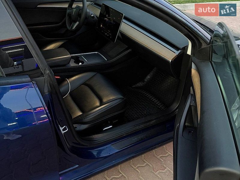 Седан Tesla Model 3 2022 в Ивано-Франковске