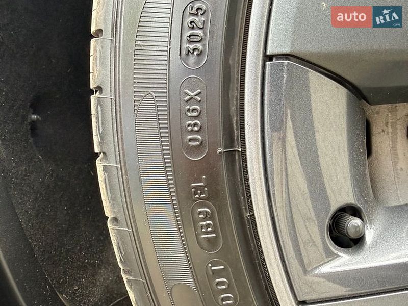Седан Tesla Model 3 2022 в Краснограді