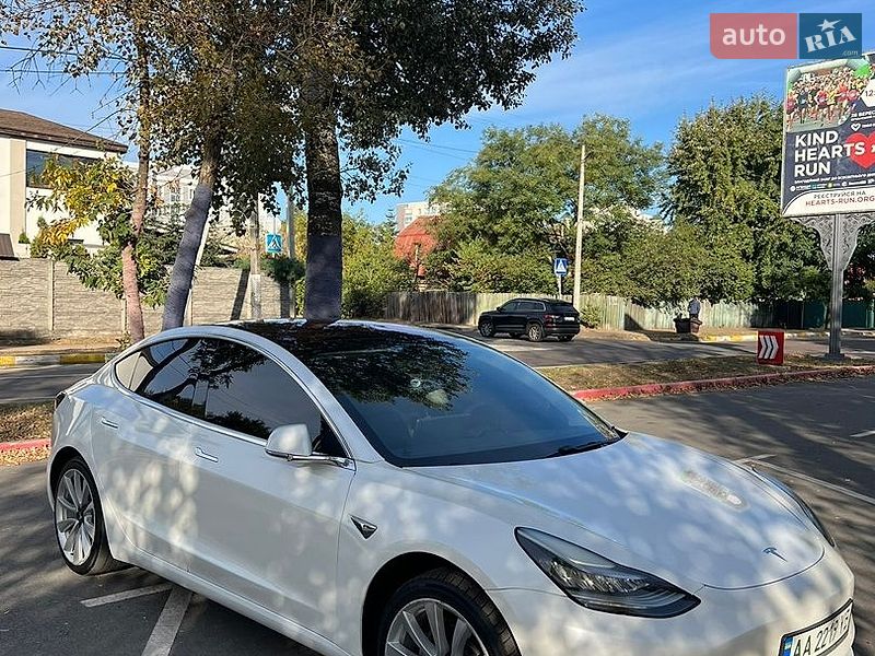 Седан Tesla Model 3 2017 в Киеве