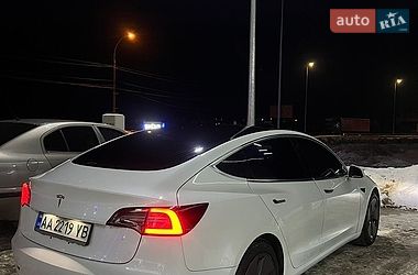 Седан Tesla Model 3 2017 в Киеве