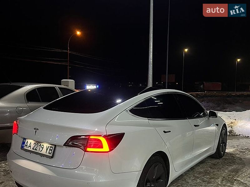 Седан Tesla Model 3 2017 в Киеве