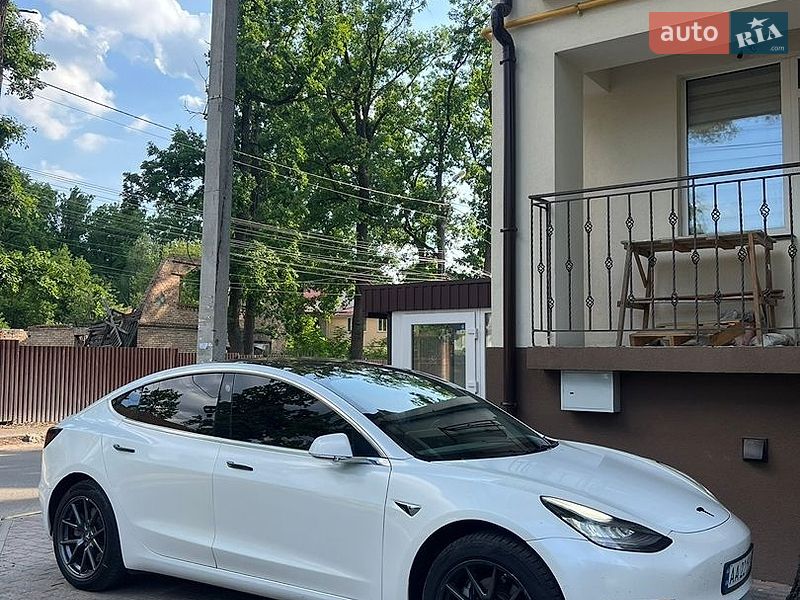 Седан Tesla Model 3 2017 в Киеве