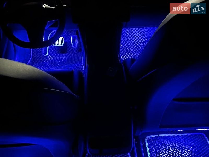Седан Tesla Model 3 2017 в Киеве
