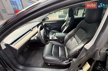 Седан Tesla Model 3 2022 в Львове