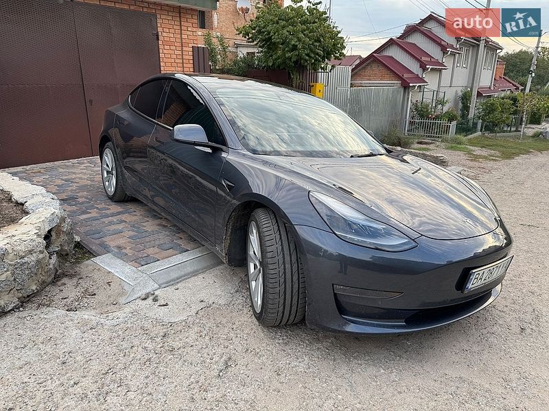 Седан Tesla Model 3 2022 в Кропивницькому