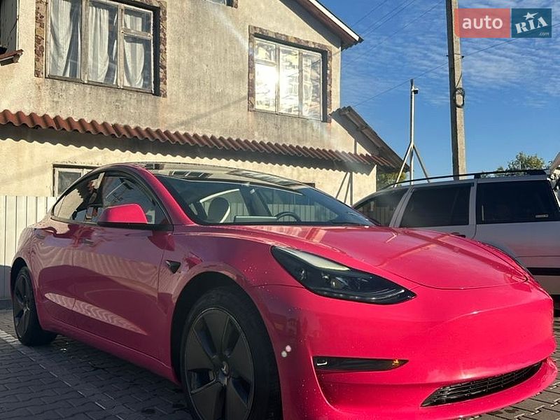 Седан Tesla Model 3 2023 в Монастыриске