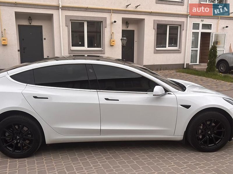 Седан Tesla Model 3 2018 в Борисполі