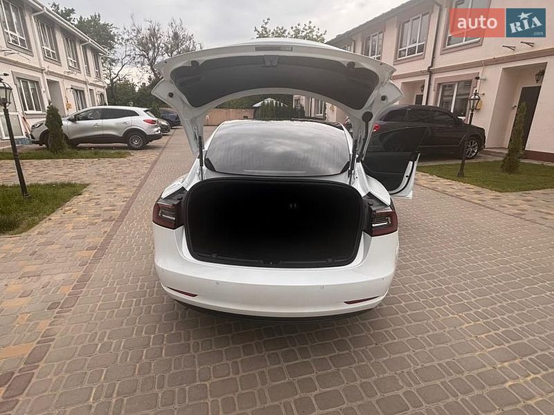Седан Tesla Model 3 2018 в Борисполі