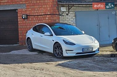 Седан Tesla Model 3 2023 в Вышгороде