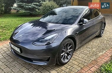 Седан Tesla Model 3 2023 в Івано-Франківську