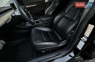 Седан Tesla Model 3 2022 в Винниках