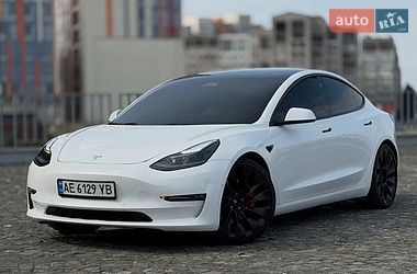 Седан Tesla Model 3 2021 в Львове