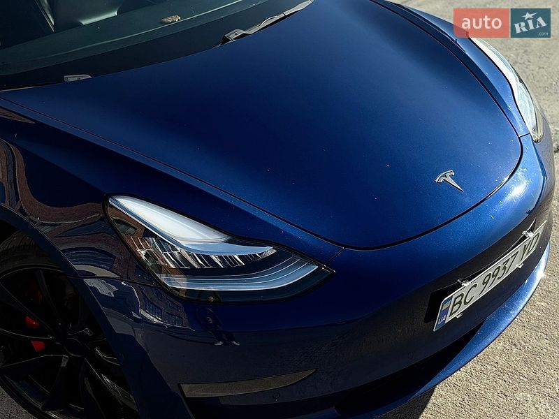 Седан Tesla Model 3 2019 в Львові
