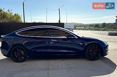 Седан Tesla Model 3 2019 в Львові