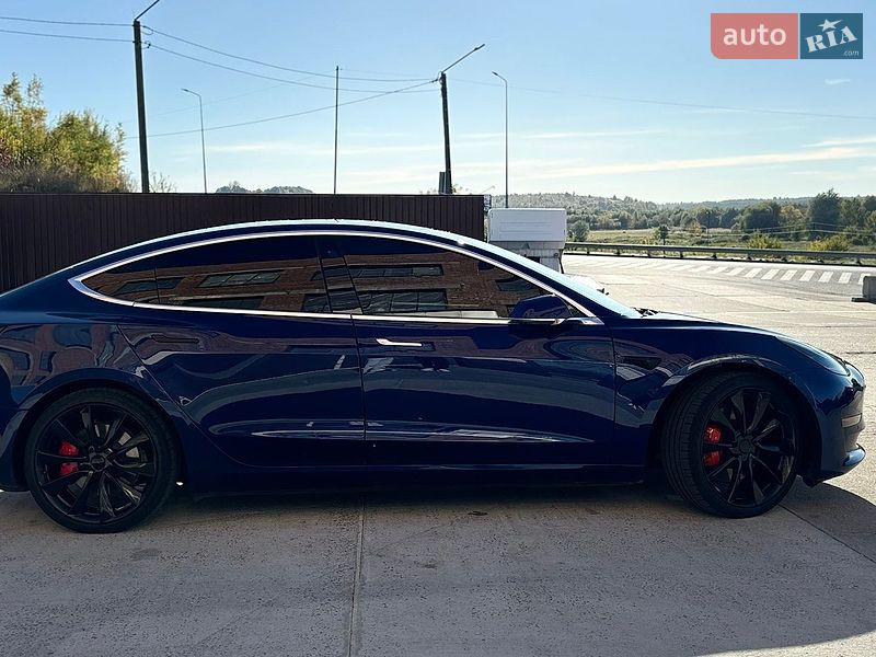 Седан Tesla Model 3 2019 в Львові