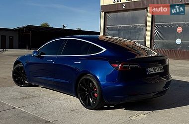Седан Tesla Model 3 2019 в Львові
