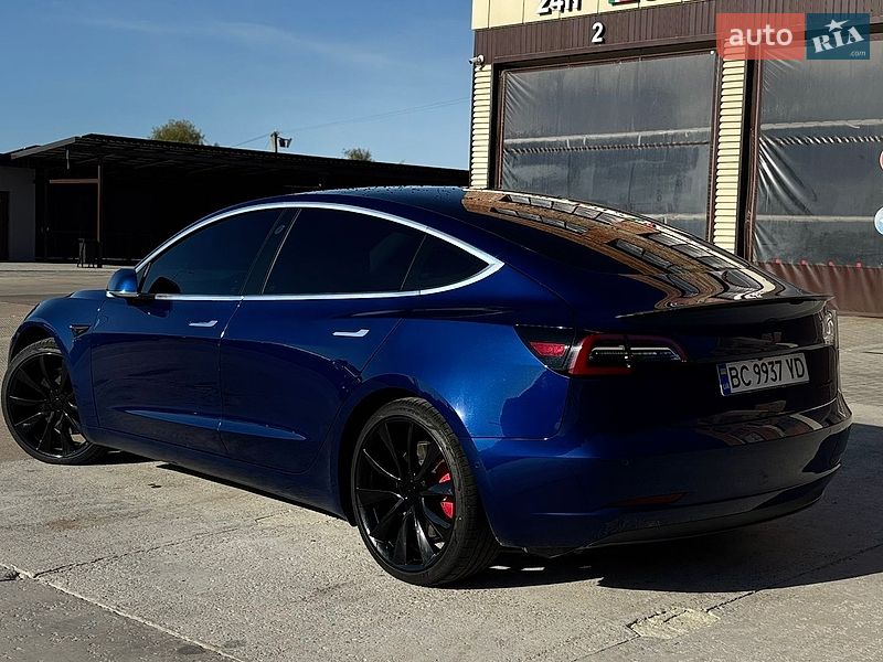 Седан Tesla Model 3 2019 в Львові