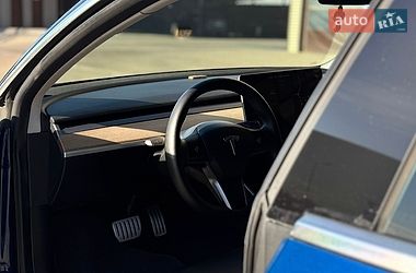 Седан Tesla Model 3 2019 в Львові