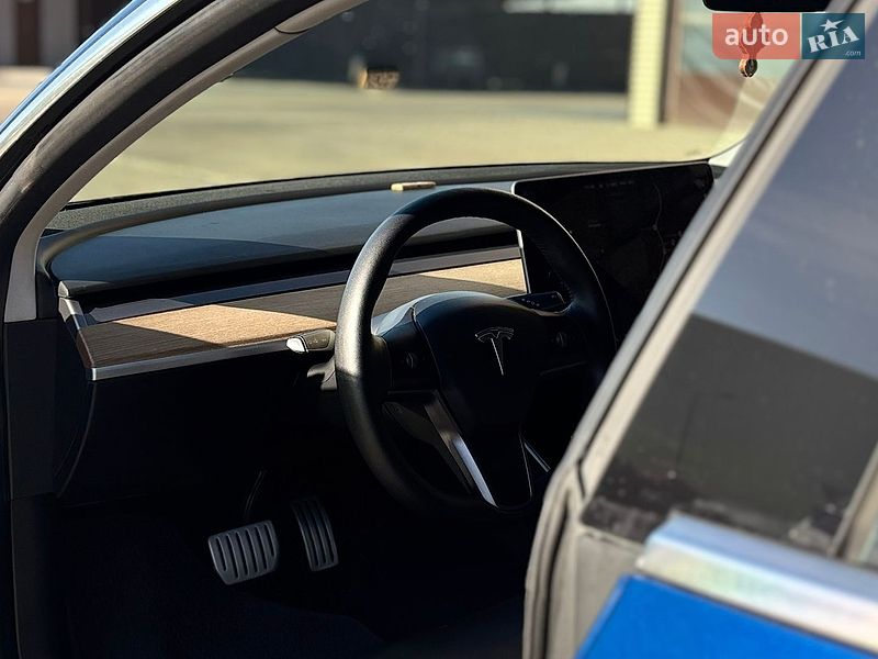Седан Tesla Model 3 2019 в Львові
