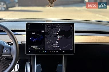 Седан Tesla Model 3 2019 в Львові