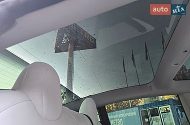 Седан Tesla Model 3 2020 в Львове