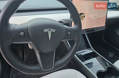 Седан Tesla Model 3 2020 в Львове