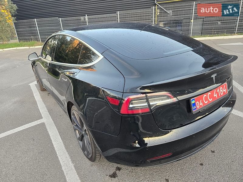 Седан Tesla Model 3 2020 в Львове