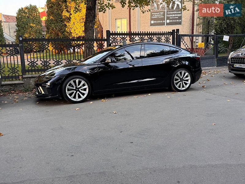 Седан Tesla Model 3 2020 в Ивано-Франковске Седан Tesla Model 3 2020 в Ивано-Франковске