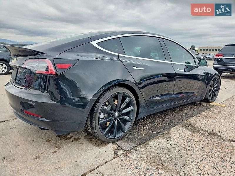 Седан Tesla Model 3 2019 в Києві