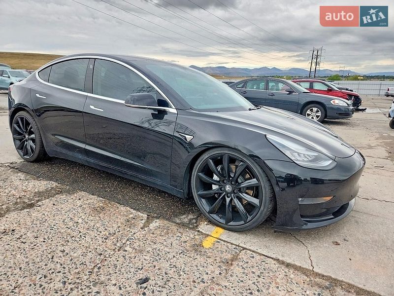 Седан Tesla Model 3 2019 в Києві