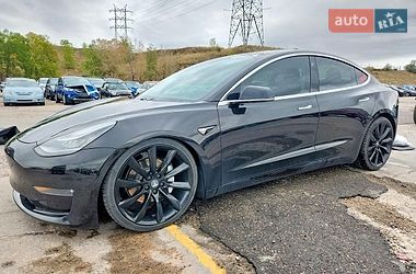 Седан Tesla Model 3 2019 в Києві
