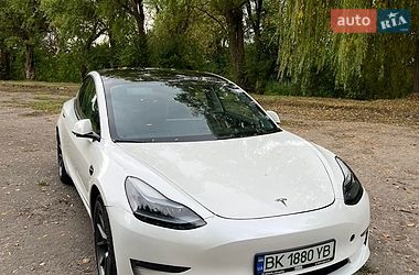 Седан Tesla Model 3 2021 в Млиніві