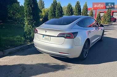 Седан Tesla Model 3 2018 в Черкасах