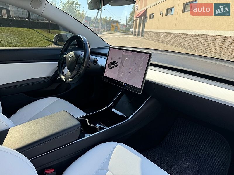 Седан Tesla Model 3 2019 в Черновцах фото 24 Седан Tesla Model 3 2019 в Черновцах
