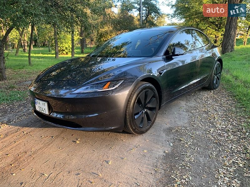 Седан Tesla Model 3 2025 в Киеве