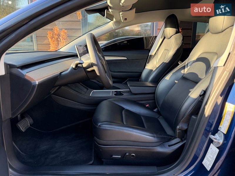 Седан Tesla Model 3 2021 в Шептицькому