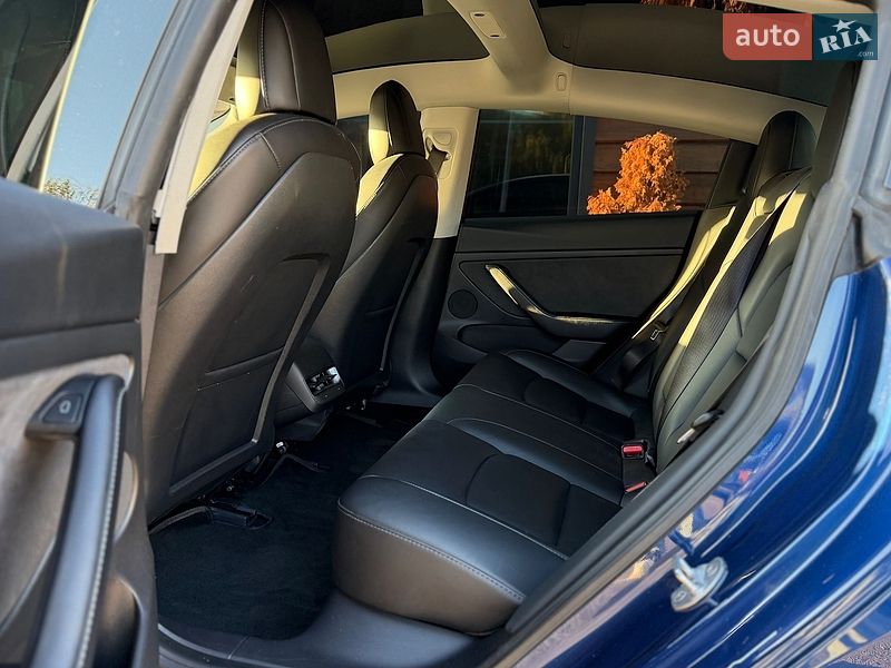 Седан Tesla Model 3 2021 в Шептицькому