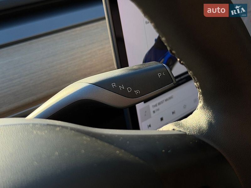 Седан Tesla Model 3 2021 в Шептицькому