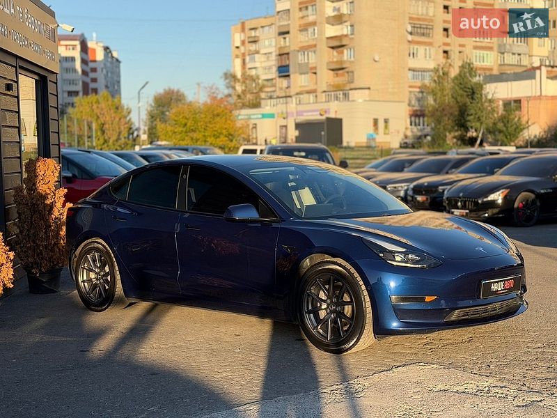 Седан Tesla Model 3 2021 в Шептицькому