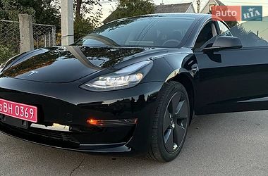 Седан Tesla Model 3 2023 в Ровно