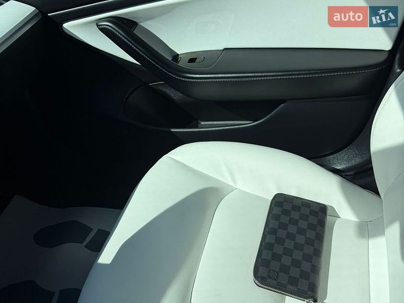 Седан Tesla Model 3 2019 в Луцьку