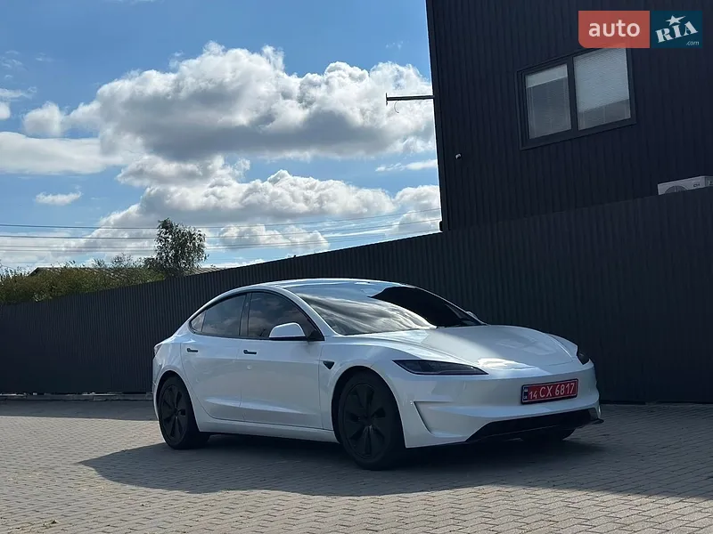 Tesla Model 3 2024