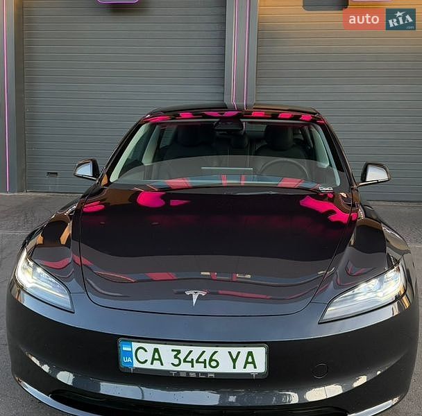 Tesla Model 3 2024