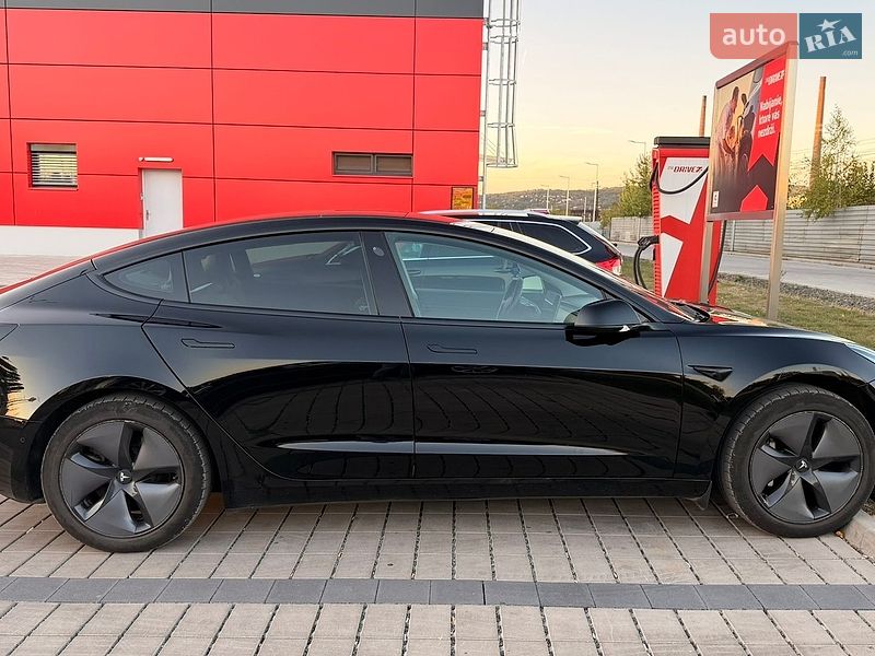 Седан Tesla Model 3 2018 в Ужгороде