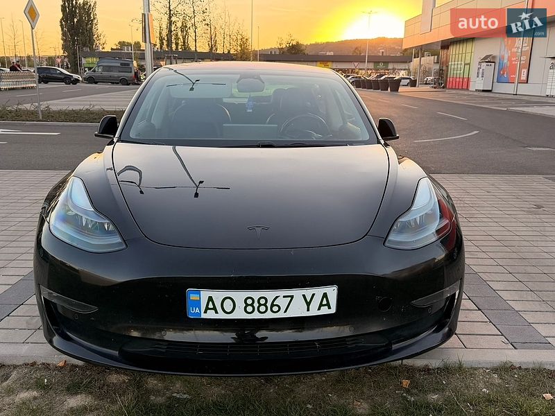 Седан Tesla Model 3 2018 в Ужгороде