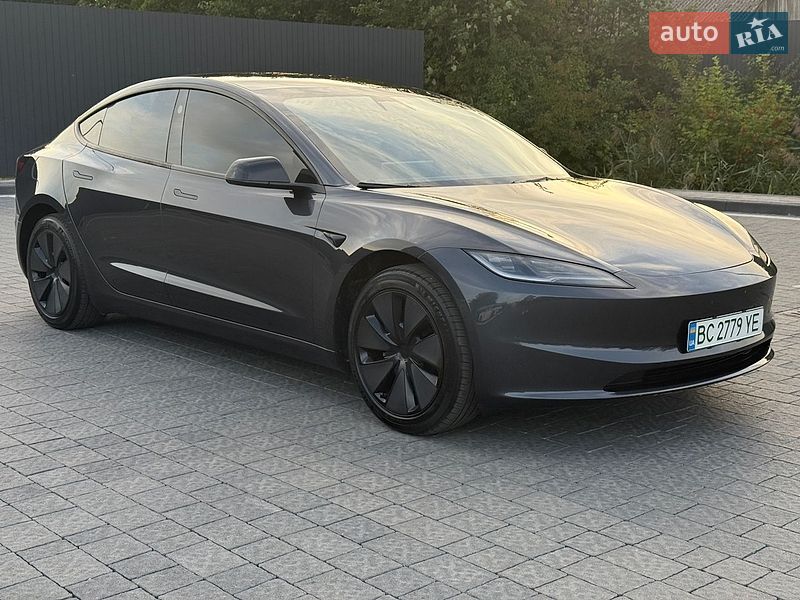 Седан Tesla Model 3 2025 в Львове