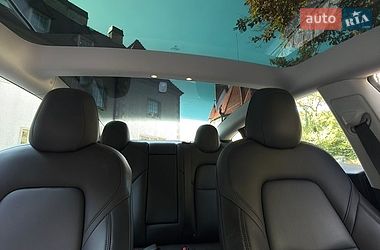 Седан Tesla Model 3 2021 в Львові