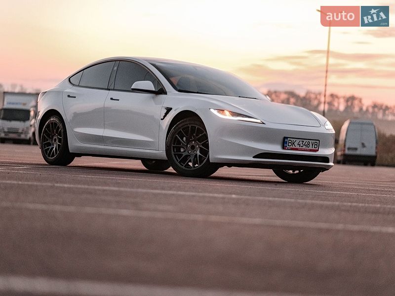 Tesla Model 3 2025