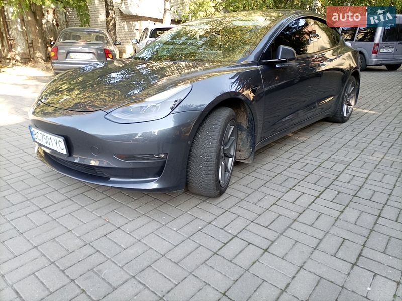 Седан Tesla Model 3 2021 в Львові